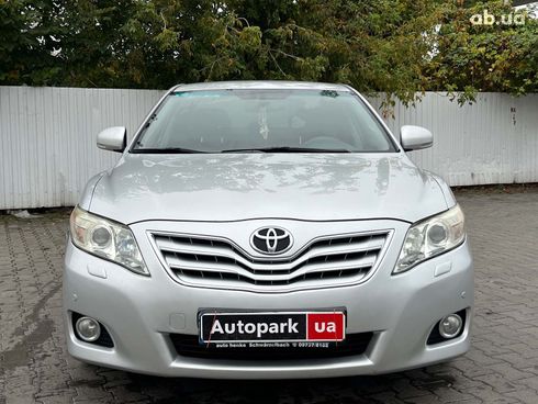 Toyota Camry 2010 серый - фото 2