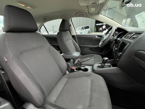 Volkswagen Jetta 2016 белый - фото 9