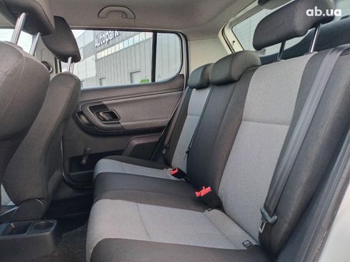 Skoda Fabia 2012 белый - фото 18