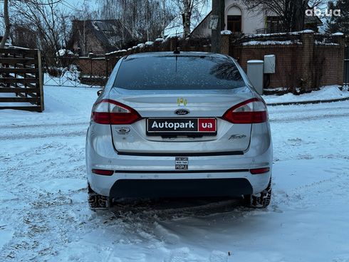 Ford Fiesta 2016 серый - фото 7