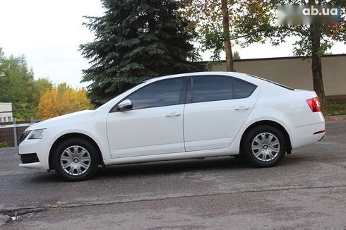 Skoda Octavia 2019 - фото 13