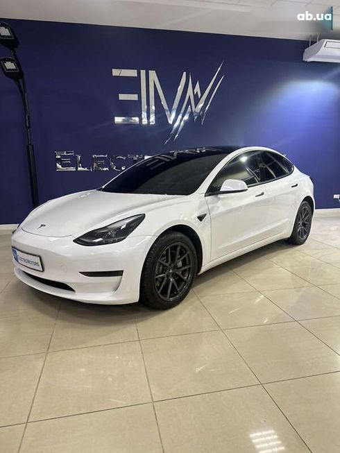 Tesla Model 3 2022 - фото 2