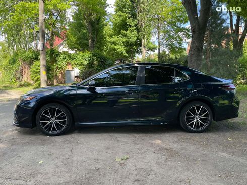 Toyota Camry 2021 синий - фото 12