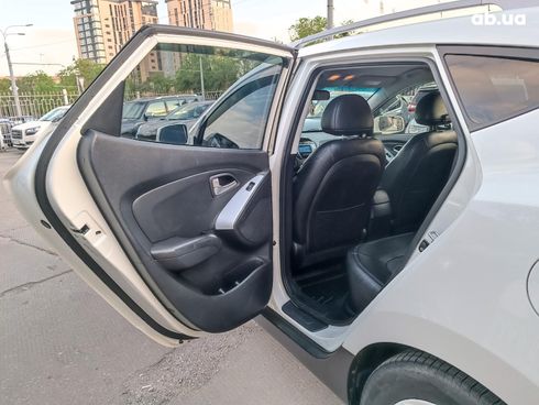 Hyundai Tucson 2010 белый - фото 22
