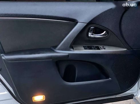 Toyota Avensis 2011 - фото 22