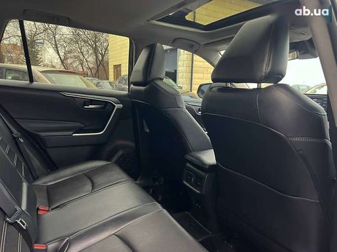 Toyota RAV4 2021 - фото 27
