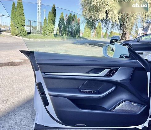 Porsche Taycan 2020 - фото 20
