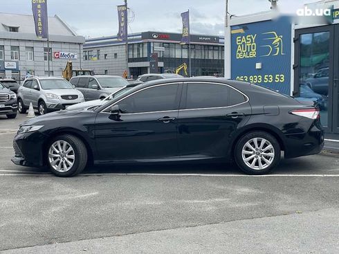 Toyota Camry 2019 - фото 6