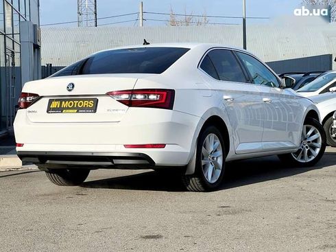 Skoda Superb 2019 - фото 4