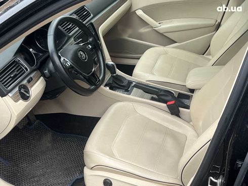 Volkswagen Passat 2018 черный - фото 16