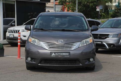 Toyota Sienna 2010 - фото 2