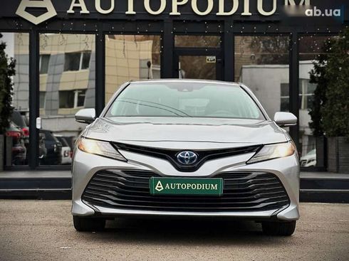 Toyota Camry 2018 - фото 2
