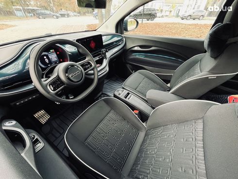 Fiat 500E 2023 зеленый - фото 8