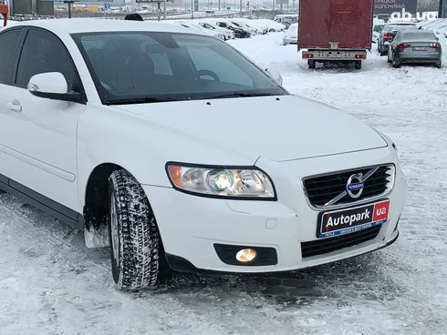 Volvo S40 2010 белый - фото 15