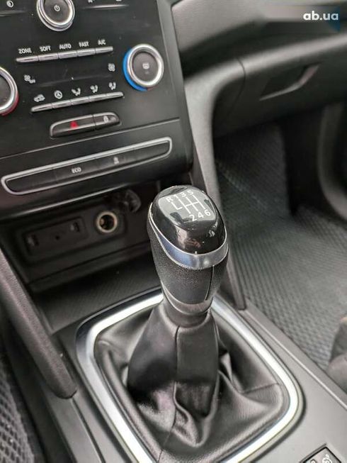 Renault Megane 2017 - фото 16