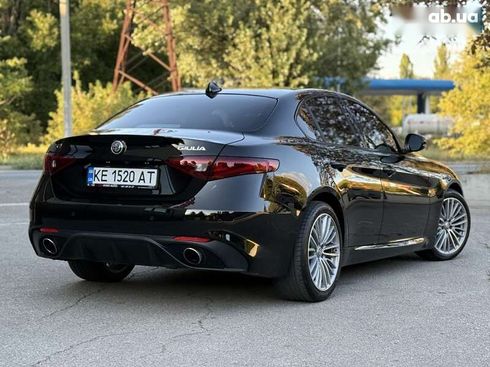 Alfa Romeo Giulia 2017 - фото 8