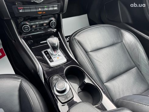 Infiniti QX30 2017 белый - фото 29