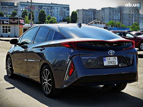 Toyota Prius 2017 - фото 4