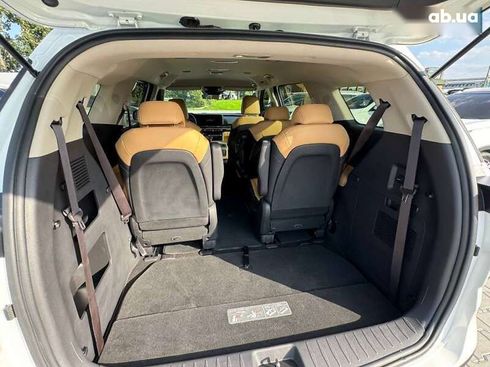 Kia Carnival 2021 - фото 12