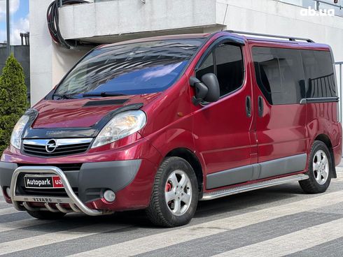 Opel Vivaro 2009 красный - фото 18