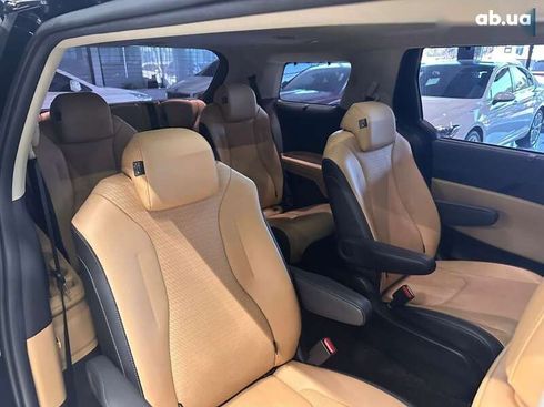 Kia Carnival 2021 - фото 27