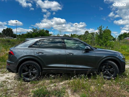 Audi Q8 2024 серый - фото 4