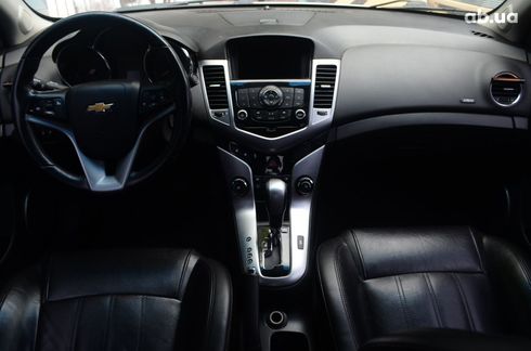 Chevrolet Cruze 2011 белый - фото 9