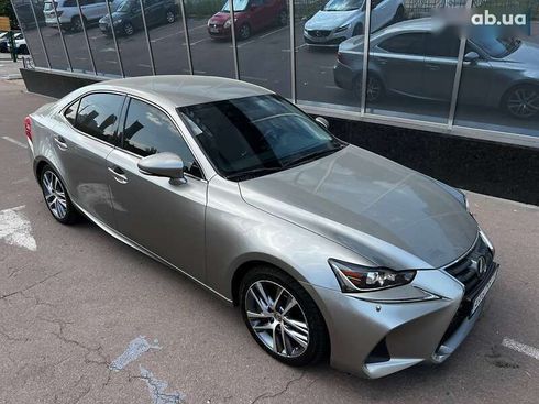 Lexus IS 2017 - фото 23