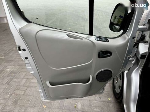 Renault Trafic 2013 - фото 16