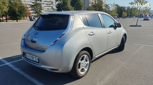 Nissan Leaf 2015 серебристый - фото 6