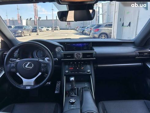 Lexus IS 2018 - фото 14