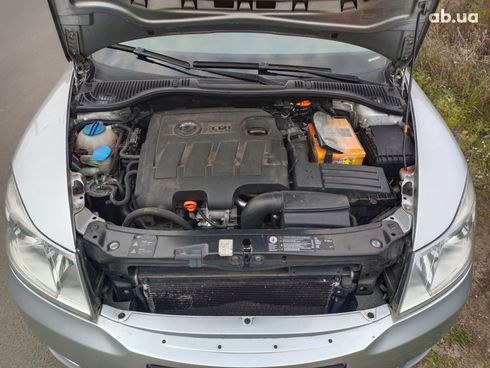 Skoda Octavia 2011 серебристый - фото 15