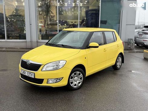 Skoda Fabia 2012 - фото 3