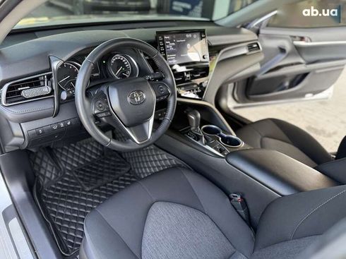 Toyota Camry 2022 - фото 20