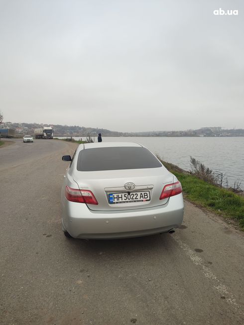 Toyota Camry 2006 серебристый - фото 6