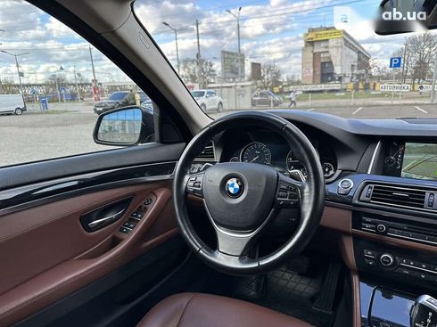 BMW 5 серия 2015 - фото 28