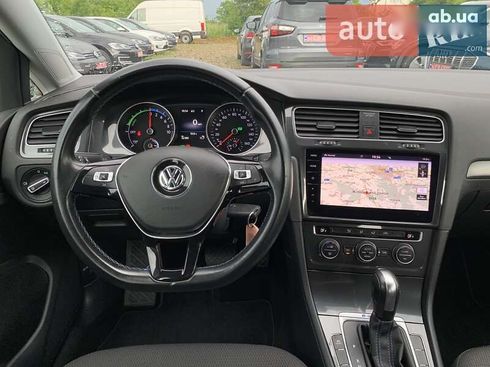 Volkswagen e-Golf 2020 - фото 20