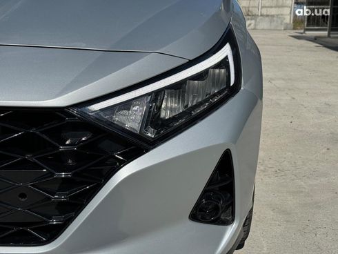 Hyundai i20 2020 серый - фото 3