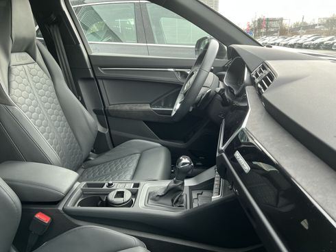 Audi RS Q3 2023 - фото 24