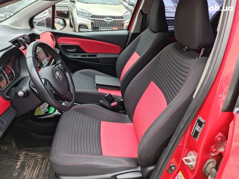 Toyota Yaris 2015 красный - фото 19