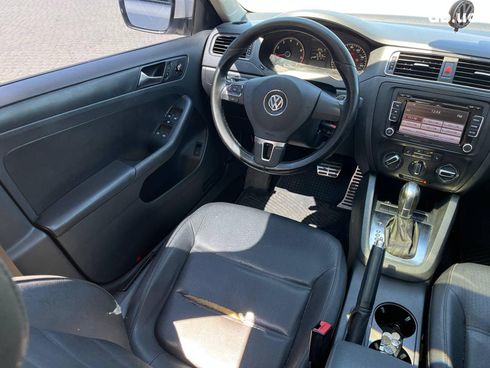 Volkswagen Jetta 2010 белый - фото 26