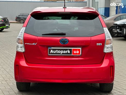 Toyota Prius 2012 красный - фото 6