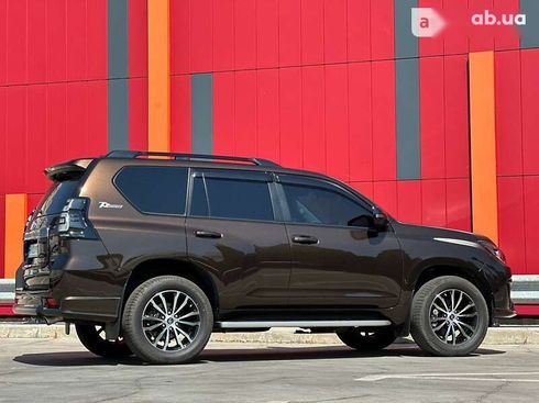 Toyota Land Cruiser Prado 2021 - фото 8