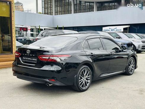 Toyota Camry 2021 - фото 8