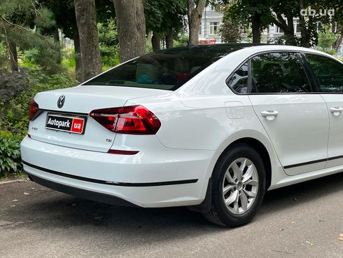 Volkswagen Passat 2016 белый - фото 7