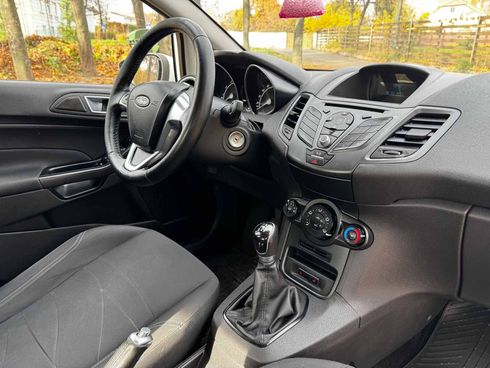 Ford Fiesta 2017 белый - фото 29