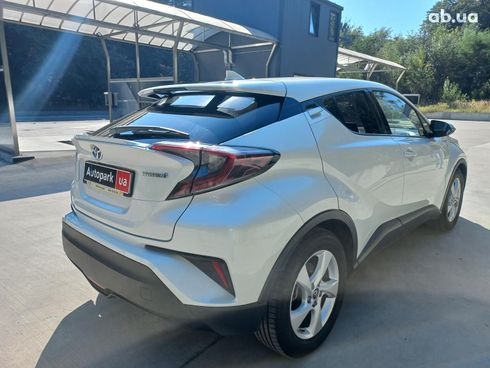 Toyota C-HR 2019 белый - фото 18