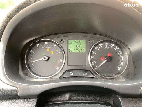 Skoda Fabia 2012 белый - фото 25