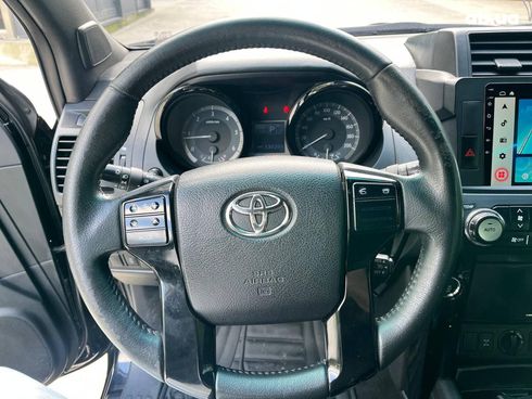 Toyota Land Cruiser Prado 2017 черный - фото 12