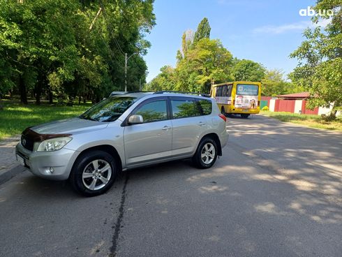 Toyota RAV4 2007 серебристый - фото 2